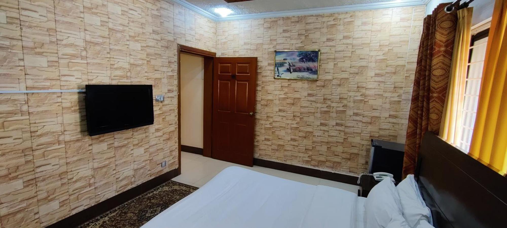 Capri Executive Hotel Islamabad Exterior photo